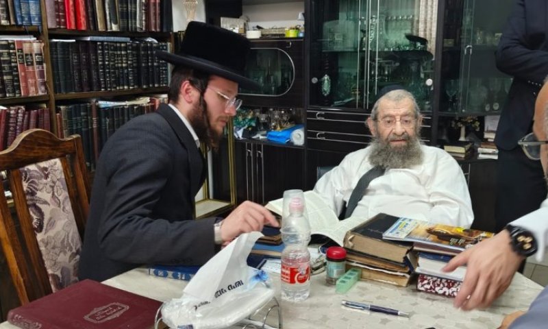 רב העיר בני ברק הגר"מ בן שמעון לנציג חברת "מדטרוניק": "המשאבה ההיברידית מסייעת לבני התורה"
