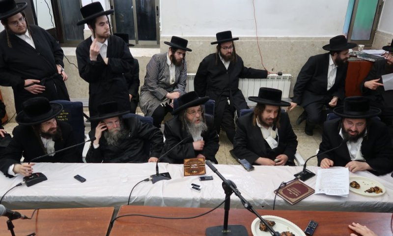 האדמו"רים החדשים מקרעטשניף סיגעט יערכו טיש משותף &bull; כל אירועי וזמני השבת