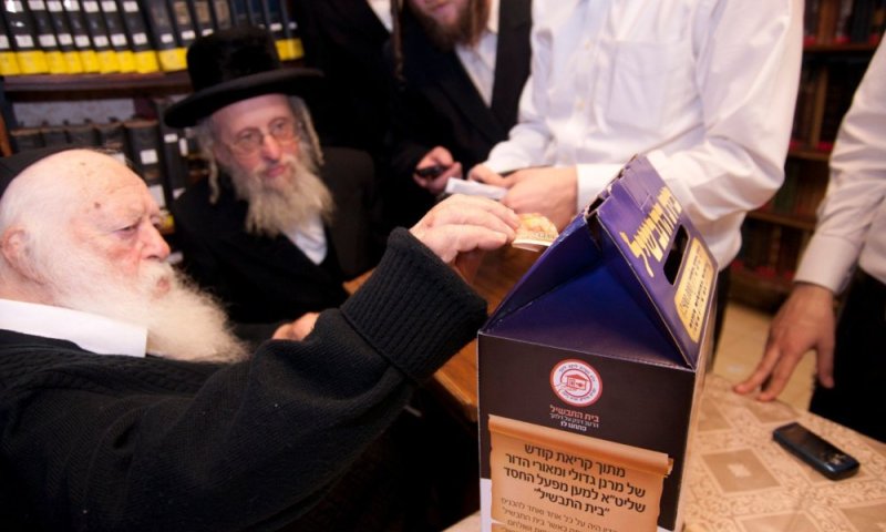 גדולי ישראל מעידים: "תרומה לבית התבשיל בימים הנוראים - סגולה בדוקה לשנה טובה"