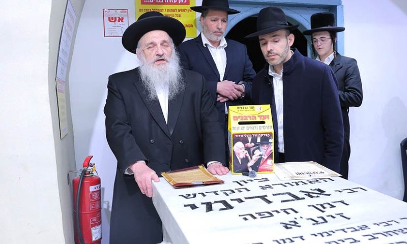"אני פונה לכל יהודי רחום": הקריאה המרעידה של הגר"ח פיינשטיין למען 95 היתומים