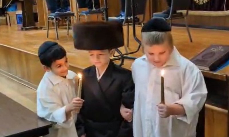 ילדי כתה א' הציגו את חתונתם של יצחק ורבקה | וידאו מקסים
