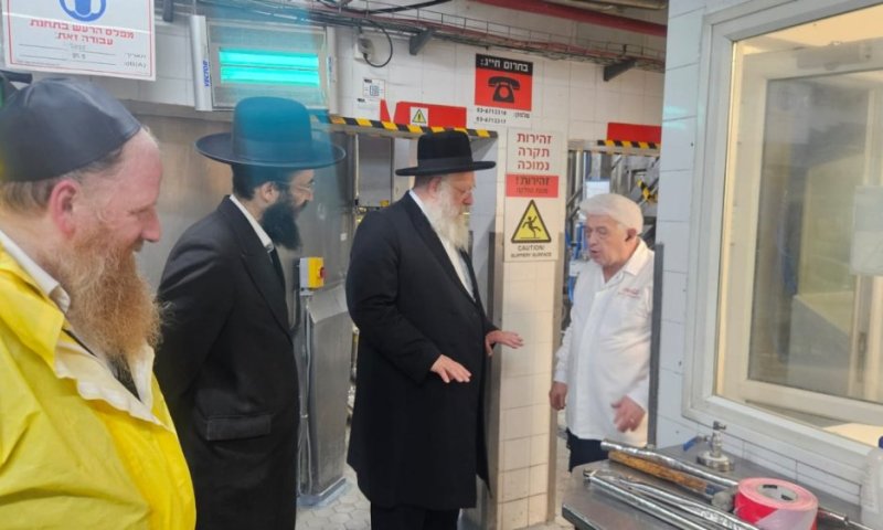 לקראת חג הפסח תשפ"ו הבעל"ט הוכשרו כל קווי הייצור במפעל 'קוקה-קולה' בבני ברק, במטרה לספק משקאות בהכשר מהודר לפסח