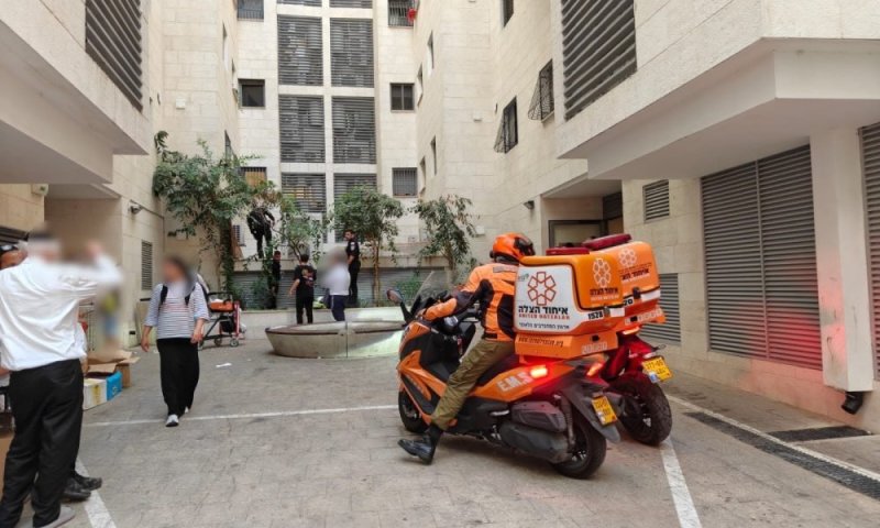 נכנס לניתוח חירום: בן 17 נפל מגובה בבני ברק ונפצע קשה