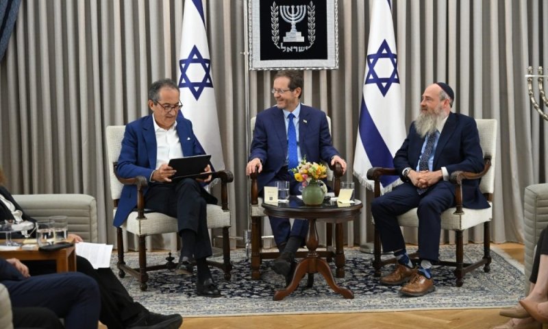 סגירת מעגל היסטורית: השפה ששימשה לשריפת התלמוד בפריז &ndash; הפכה לכלי להפצת התורה