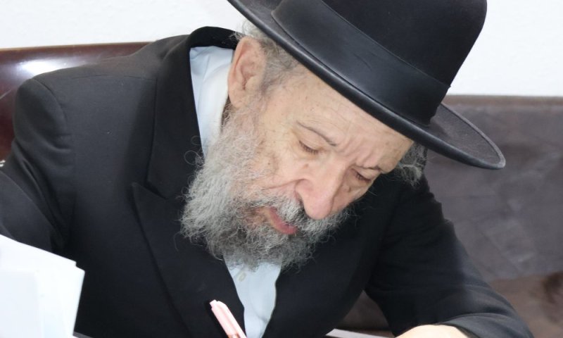 משפחת תלמיד חכם מבני ברק בסכנת קריסה: "בעלי חוב מאיימים ליטול את הדירה"