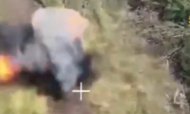 תיעוד מהחזית: רחפנים מתאבדים תוקפים רכבים אוטונומיים של צבא אוקראינה