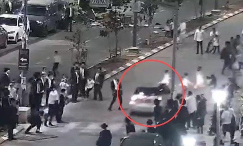 תיעוד מזעזע מהמהומה בבני ברק: הנהג דוהר - ופוגע בפעוטה