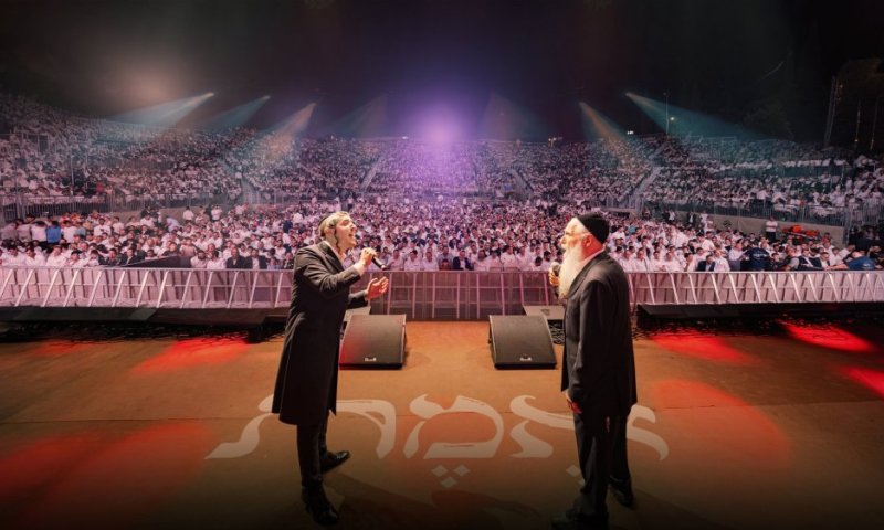 צפו: מרדכי בן דוד ושמוליק סוכות סחפו את האלפים עם "אמת"
