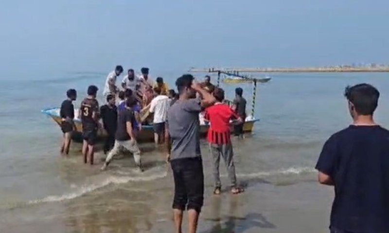 איראן מאשימה: שלושה דייגים נפצעו מתקיפת כטב"ם אמריקאי | צפו
