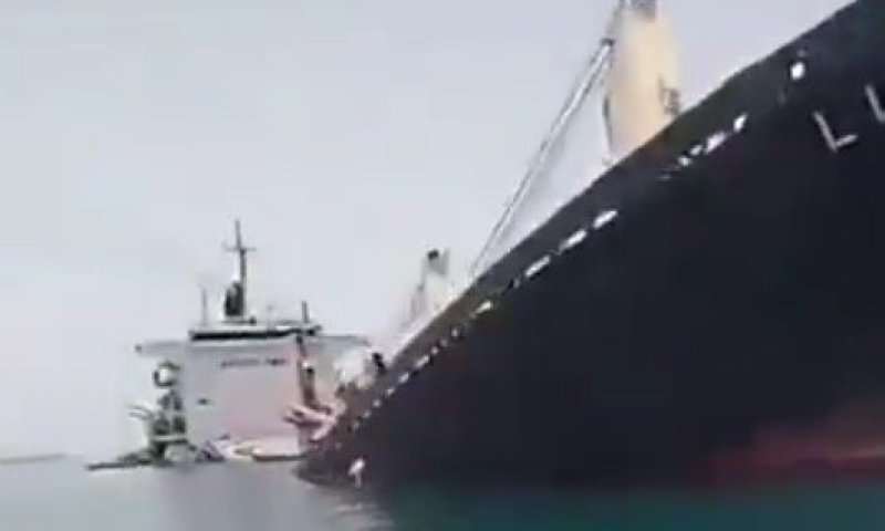 האיראנים מפרסמים: אוניית משא גדולה טובעת במצר הורמוז