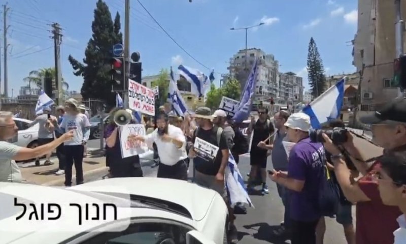 שעות ספורות לפני כניסת השבת: החילונים הגיעו לחסום את בני ברק