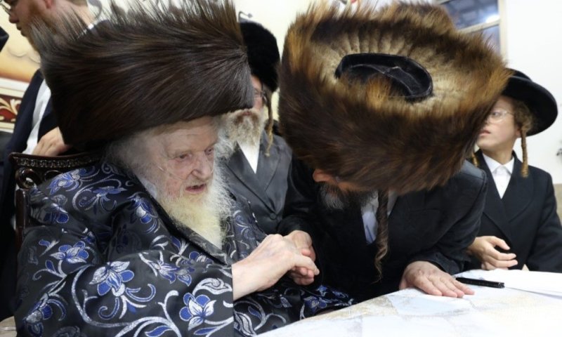 בפתיחת ההיכל ברה"ש: כולם ימתינו בחרדת קודש עת יקרא הגר"מ את כל השמות שלכם!