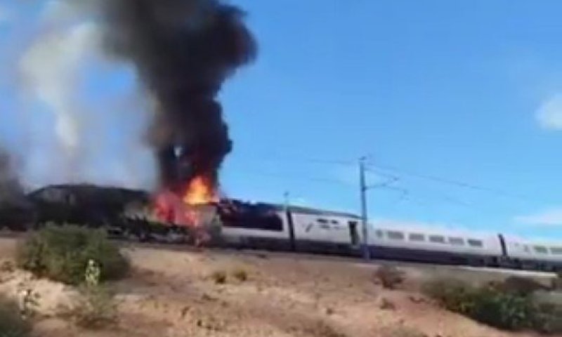 דרמה בספרד: כ-400 נוסעים פונו מרכבת מהירה שעלתה באש