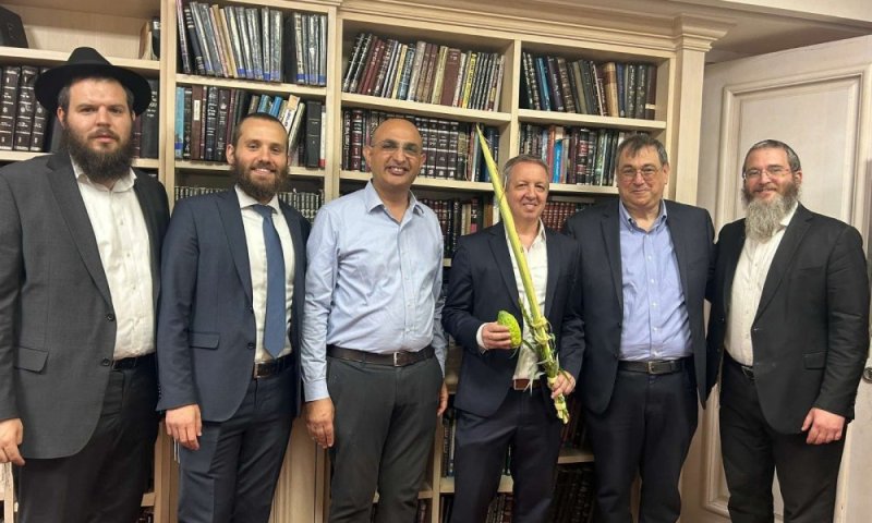  בין מסורת לחדשנות: איך משלבים תפילה, עסקים וחזון? ביקור מיוחד של הנהלת מרכנתיל בכפר חב״ד