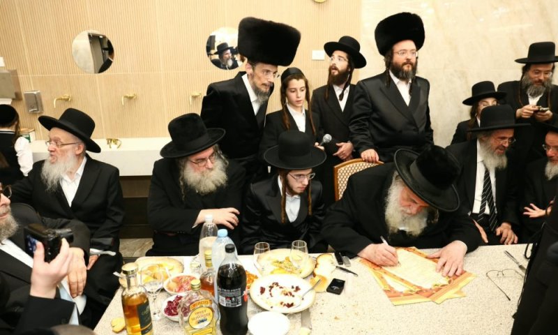גדולי ישראל ואישי הציבור נהרו לשמחת האירוסין לבת מנהל סמינר הישן