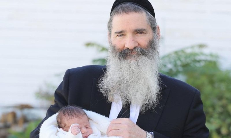 מזעזע: היתומים ליוו את אבא למנוחת עולמים וחזרו לבית ריק בלי משפחה