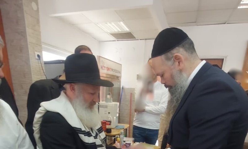 האם נרצחה, הבן הנמלט אומץ ושוקם והשבוע הכניס את בנו לבריתו של אברהם אבינו