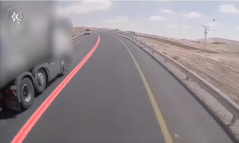 "לא הרגתי מישהו": איך הגיב השוטר לנהג המשאית שתועד בעקיפה מסוכנת?