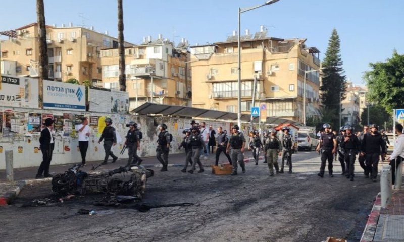 למעלה מ-20 עצורים במהומות בבני ברק: מסוק הועלה לאוויר, כוחות רבים פועלים בעיר