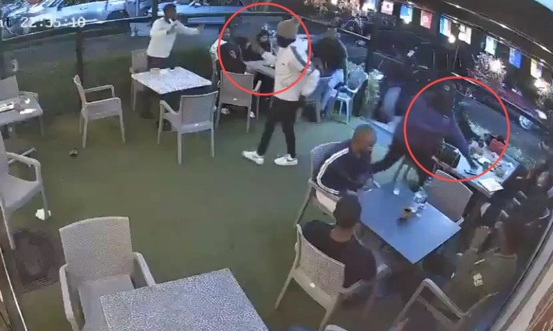 קניה: חמושים הסתערו על מסעדה ושדדו לקוחות בתוך שניות