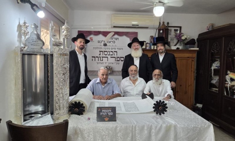  הזוכים בהגרלת יד לאחים הכניסו את ספר התורה במעמד מרגש בקריית אתא