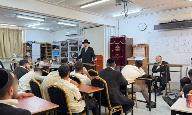 עם פתיחת שנת הלימודים ברישום שיא &ndash; הגר"ד לאו נשא שיחת חיזוק ב"עמל התורה"