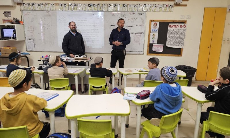 "ניצחון מול האויב האיראני": אלפי תלמידים בבנימין חזרו לבתי הספר