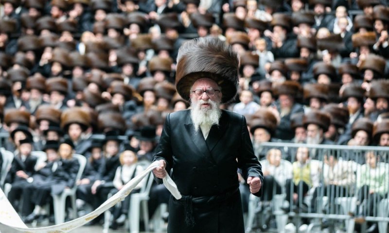 בת הזקונים של בן הרבי מסקווירא התארסה עם החתן המיוחס