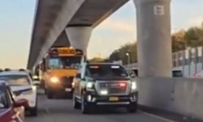 נחתו 45 דקות לפני השקיעה: השומרים שינעו את החסידים לברוקלין | צפו