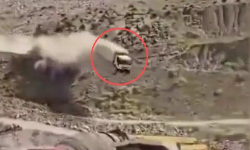 תיעוד דרמטי מאיראן: משאית איבדה את הבלמים, עפה באוויר והתרסקה