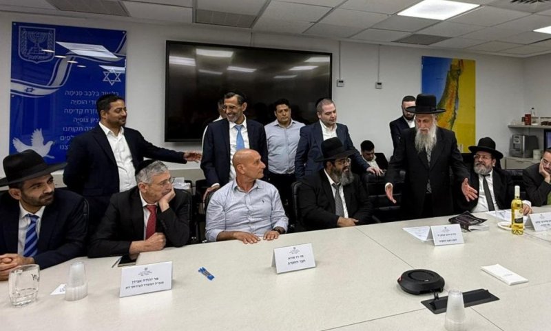 יש רב לראש העין: הגאון רבי יחיאל בסיס נבחר ברוב קולות