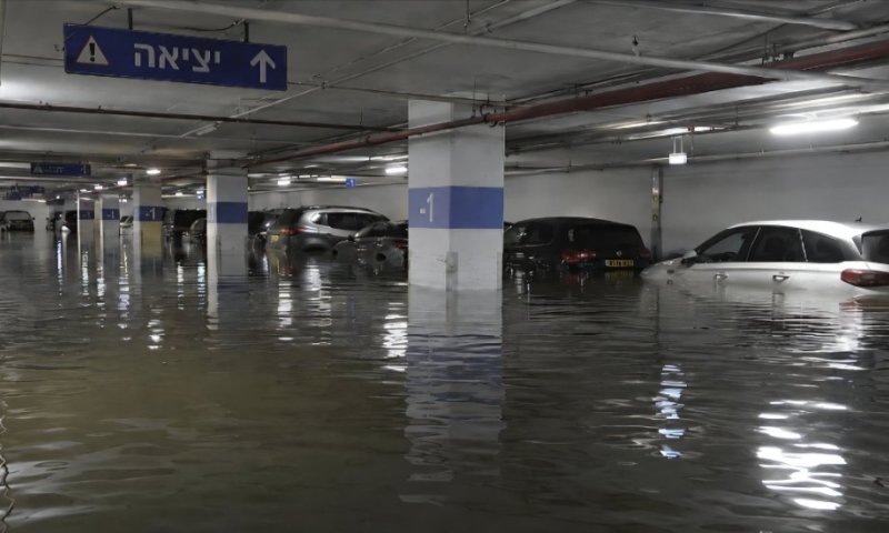 הלם בירושלים: גשמים כבדים החלו לרדת, חניונים הוצפו במים