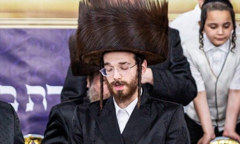 הבשורה לבחורים בבעלזא: יתפללו בראש השנה ב'גרויסע שטוב'