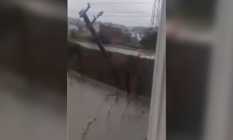טורקיה: גשמים עזים הובילו לקריסת קיר עם עמוד חשמל