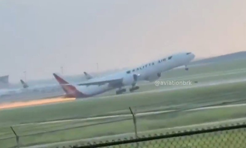 בנמל התעופה: מטוס בואינג נפגע בזנבו במהלך טיסת ניסוי | תיעוד 