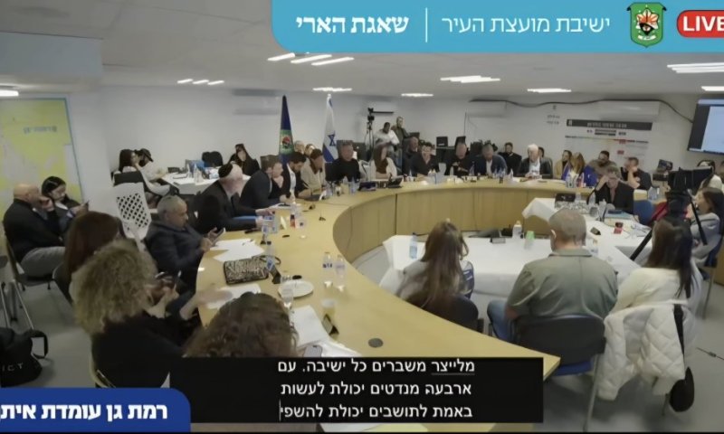רגע משפיל במיוחד: רה"ע כרמל שאמה הכהן פיטר את סגנו בשידור חי