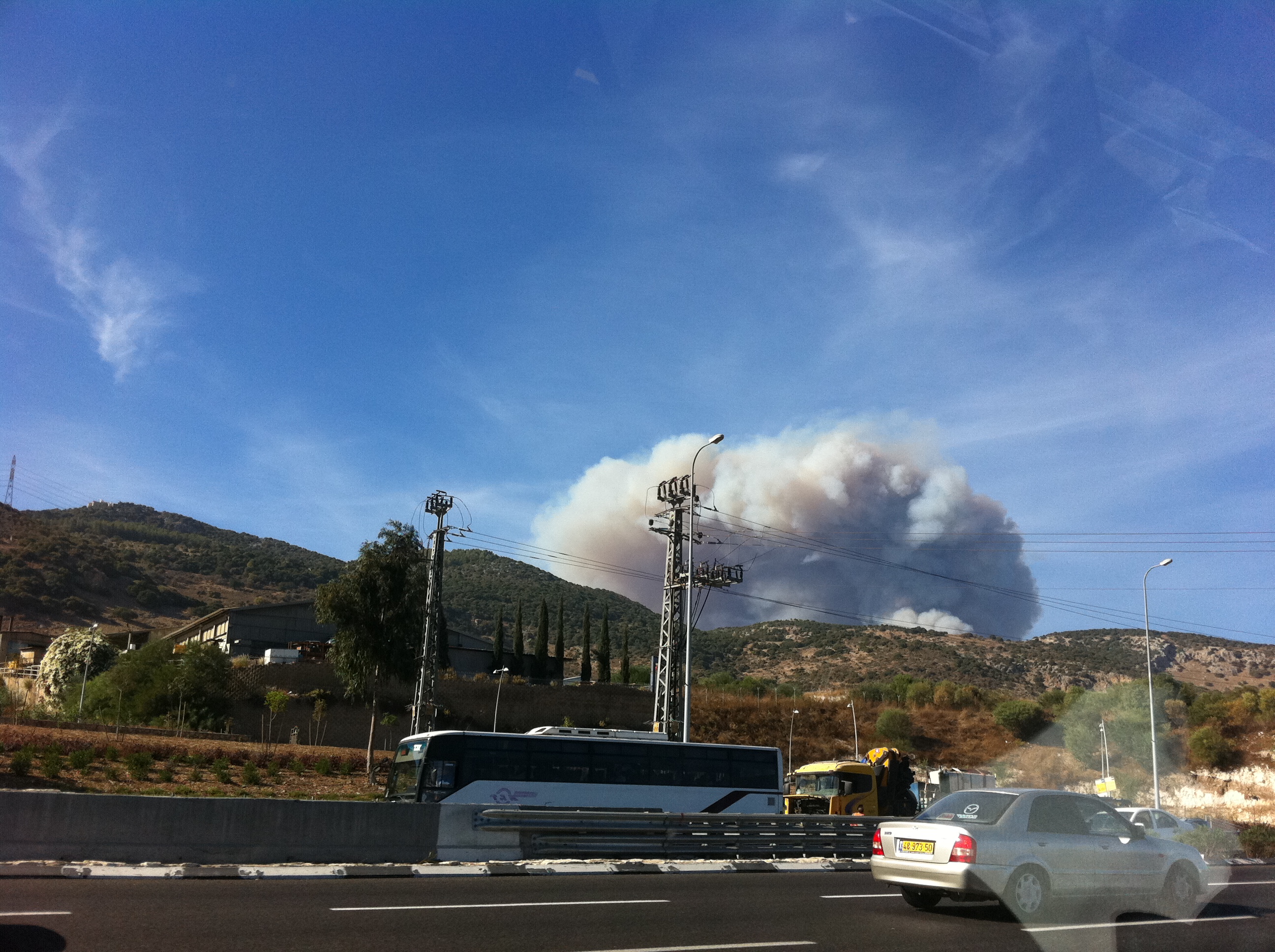 כמו פטרייה גרעינית. פטריית העשן הנראית למרחוק