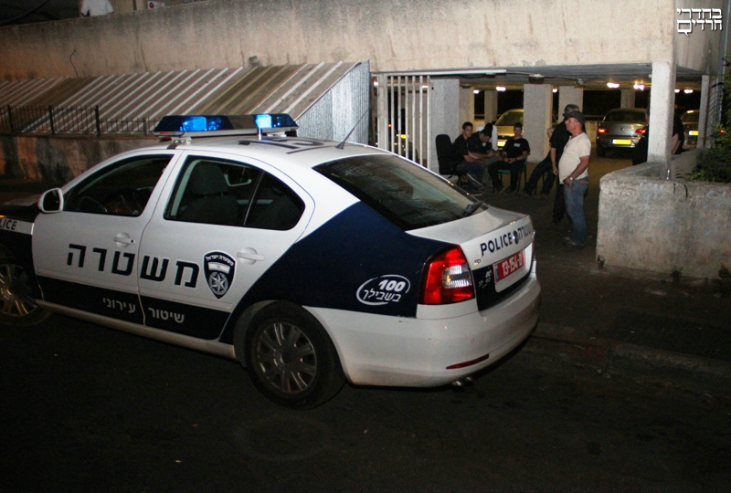 משטרה ליד משרדי יתד נאמן. צילום: יעקב כהן