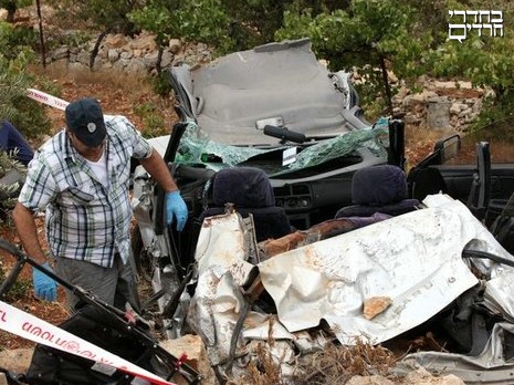 הרכב לאחר הפיגוע. צילום: פלאש90