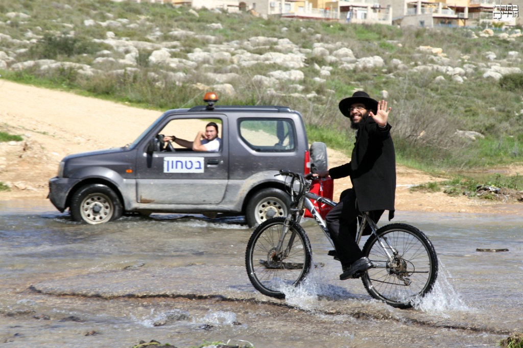 אחרי הגשם, רואים כבר כביש