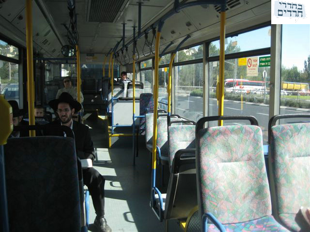 האוטובוס בשעות הבוקר. צילום: יוסי כץ