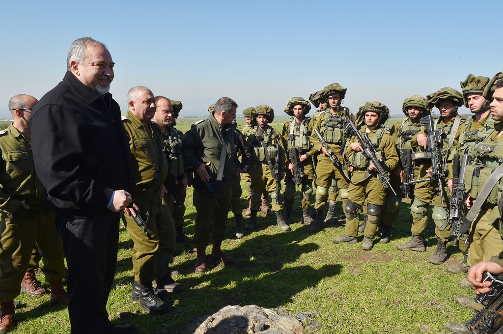 ליברמן בתרגיל צבאי. צילום: אריאל חרמוני, משרד הביטחון