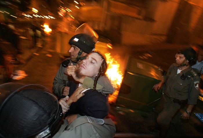 חשוב שלא יעוררו מהומות. הפגנות בירושלים לקראת מצעד הגאווה, לפני כשנתיים. צילום: מנחם כהנא