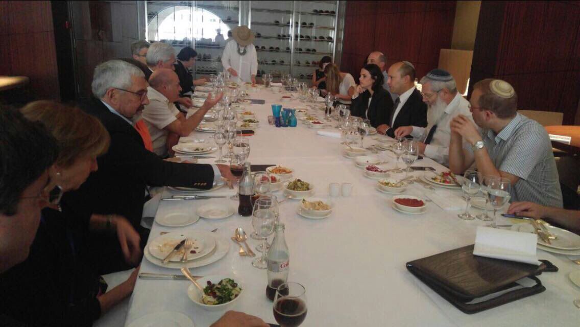 הארוחה המשותפת של ראשי הבית היהודי עם נציגי הרפורמים