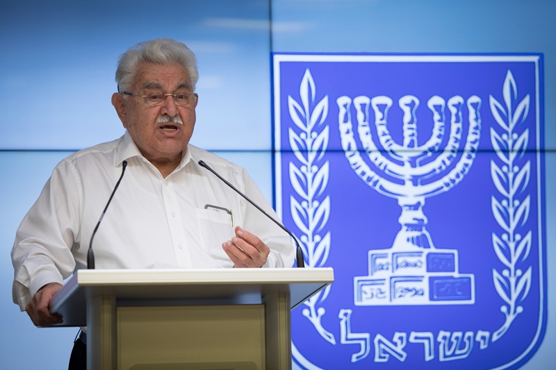 השר לשעבר ניסים מציג את דו"ח הגיור שגיבש