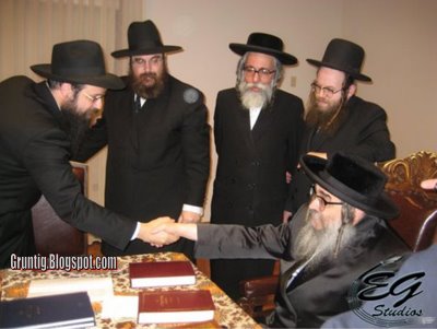 האדמו"ר רבי אהרן מסאטמר בפגישה עם רבנים ושלוחי חב"ד