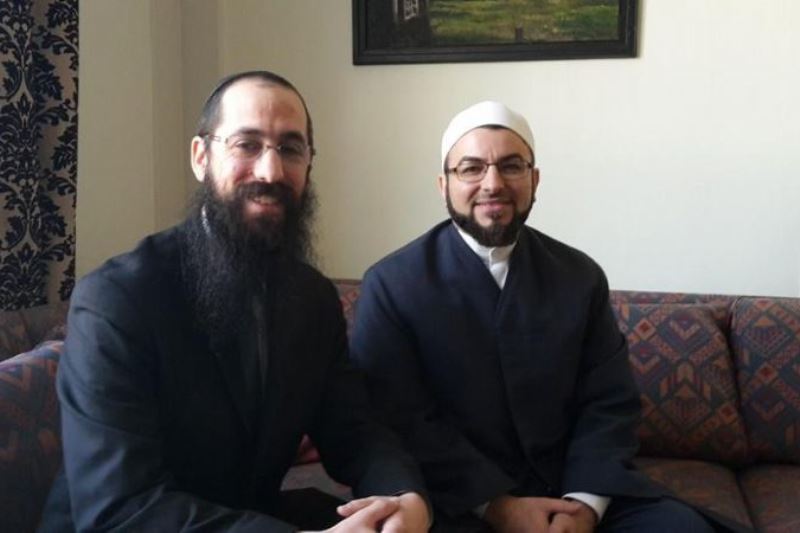 הרב קסלמן עם מנהיג מוסלמי מקומי