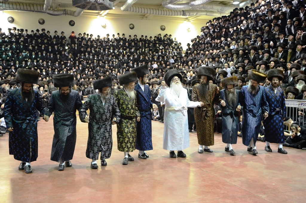 שמחת בית צאנז. צילום ארכיון: משה גולדשטיין 