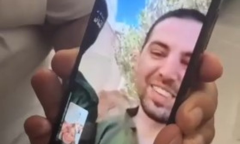 מרגש: החטוף אלקנה בוחבוט בשיחה ראשונה עם משפחתו