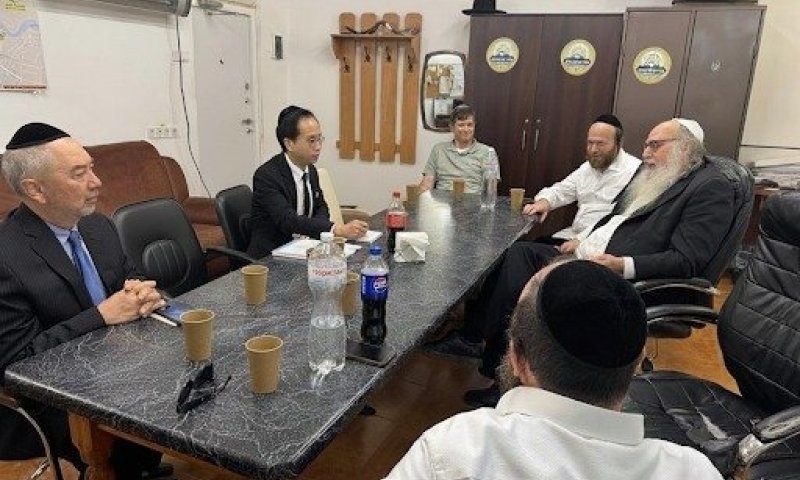 בכירים אמריקאים ביקרו באומן - אלפי אמריקאים יגיעו לרבי נחמן